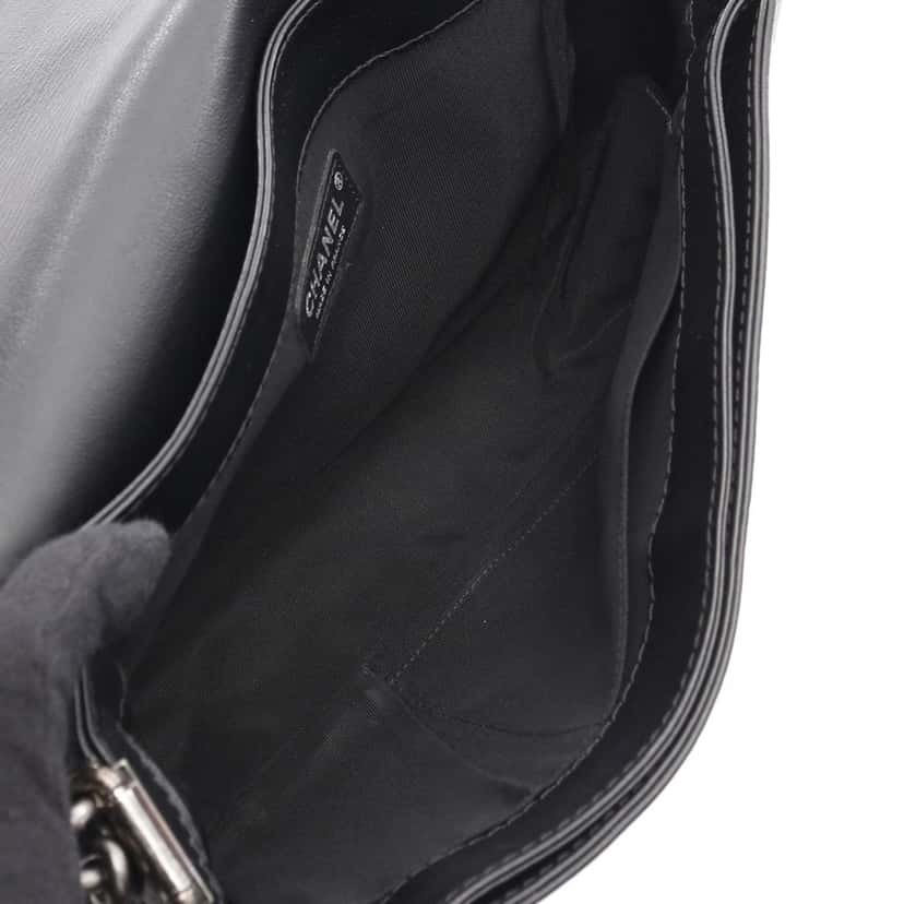 Chanel Medium Calfskin Enchained Boy Flap Black Leather Good condition - Inside View