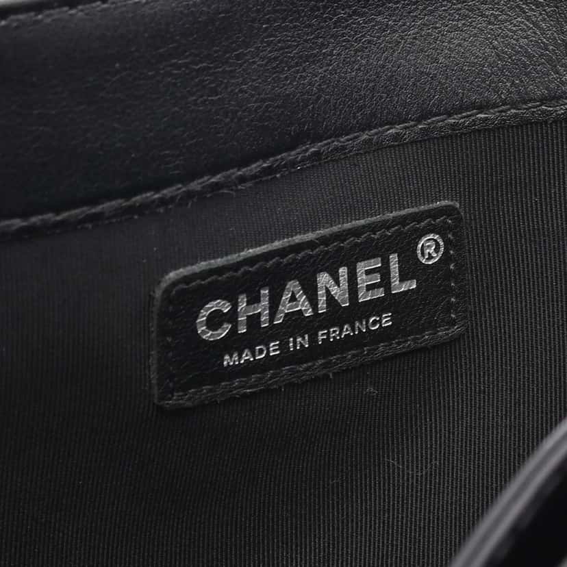 Chanel Medium Calfskin Enchained Boy Flap Black Leather Good condition - Box View