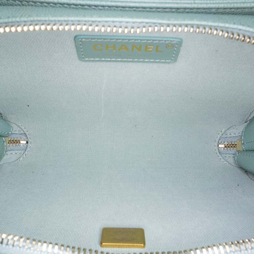 Chanel Mini Caviar Like a Wallet Flap Blue Leather Good condition - Model View