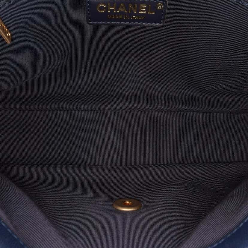 Chanel Medium Lambskin In the Loop Flap Blue Leather Good condition - Model View