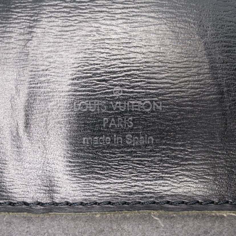 Louis Vuitton Epi Cluny Black Leather Good condition - Box View
