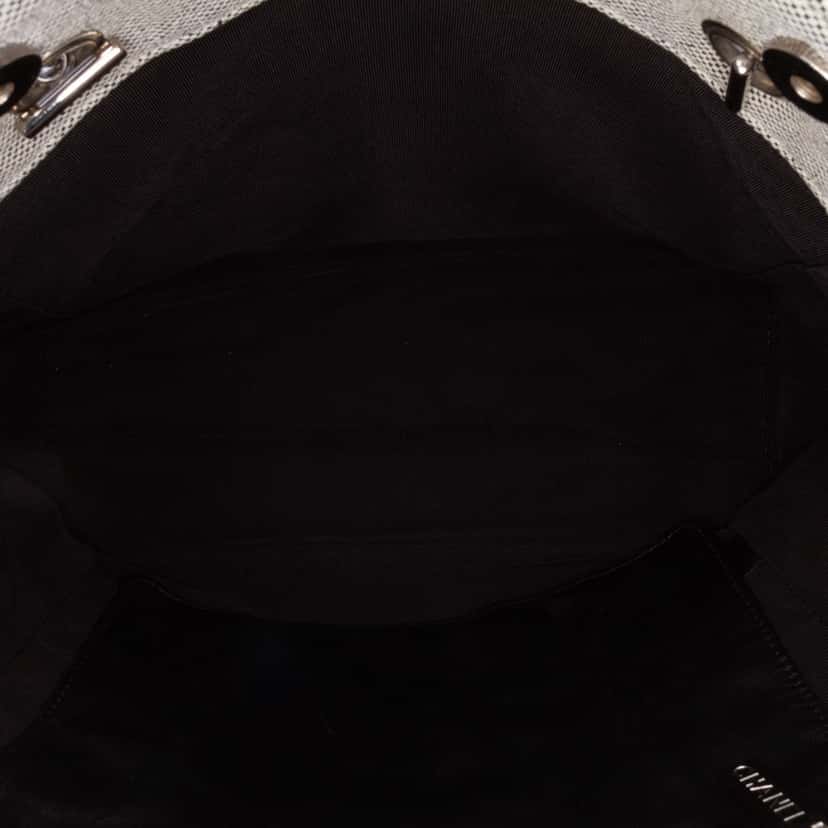 Chanel CC Camellia No. 5 Choco Bar Canvas Tote Grey Canvas Good condition - Model View