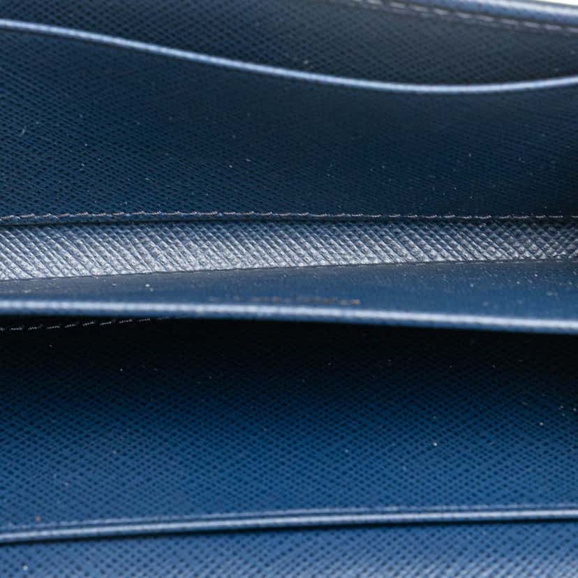 Prada Saffiano Card Holder on Chain Blue Leather Good condition - Model View