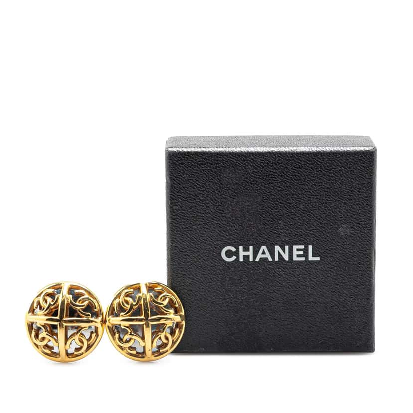 Chanel Gold Plated Faux Pearl CC Round Clip On Earrings Gold Metal Good condition - Model View