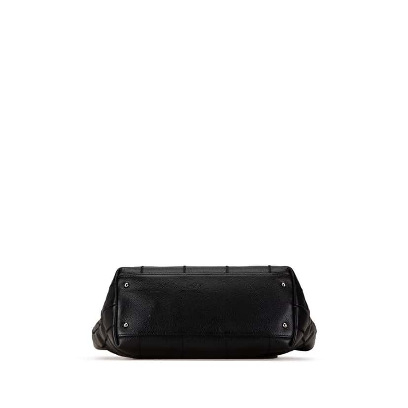 Chanel Caviar Choco Bar Tote Black Leather Good condition - Model View