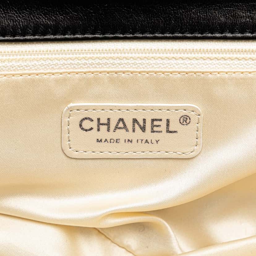 Chanel Quilted Lambskin Reissue East West Flap Black Leather Good condition - Box View