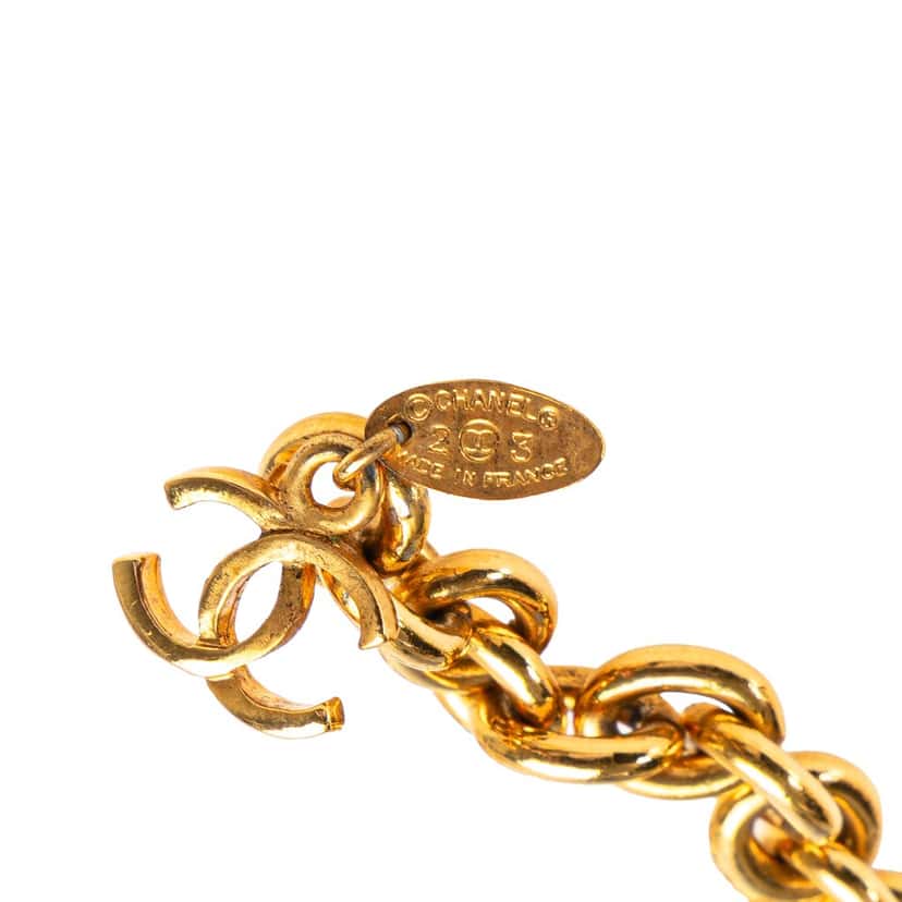 Chanel Wide Gold Plated Square Hammered Chain Belt Gold Metal Good condition - Model View