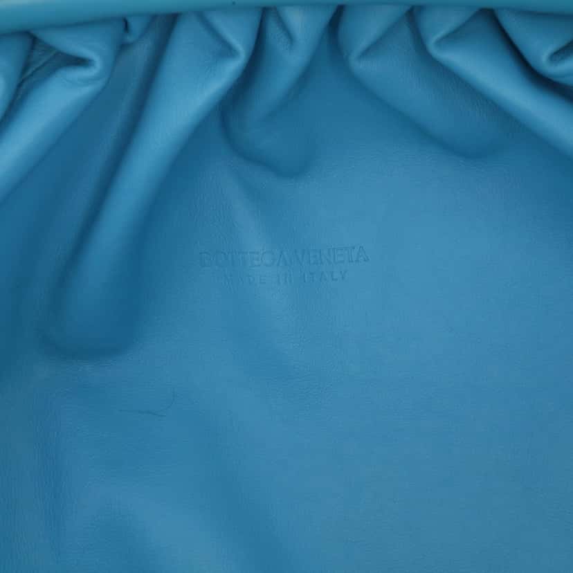 Bottega Veneta Lambskin The Pouch Blue Leather Good condition - Box View