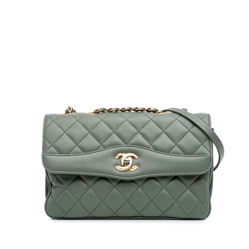 Chanel Medium Quilted Lambskin Daily Companion Flap Green Leather Good condition - Front View