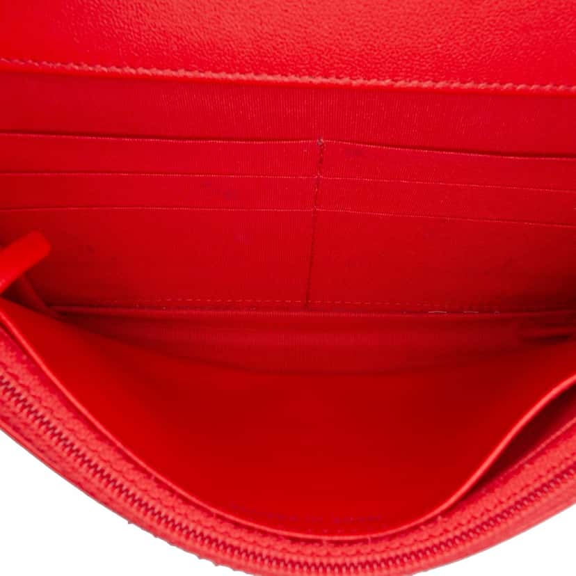 Chanel Chevron Calfskin Boy Wallet On Chain Red Leather Good condition - Model View