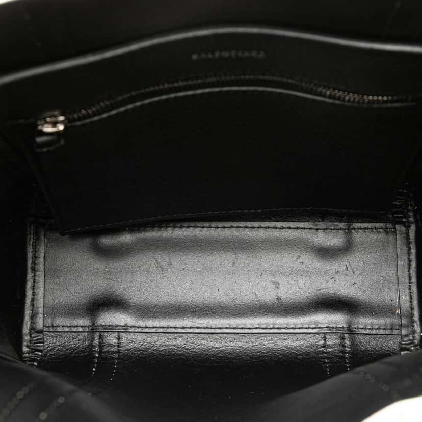 Balenciaga Leather Everyday Tote XXS White Leather Good condition - Model View