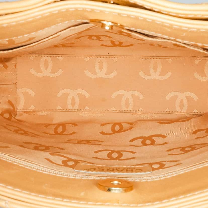Chanel CC Wild Stitch Calfskin Handbag Brown Leather Good condition - Model View