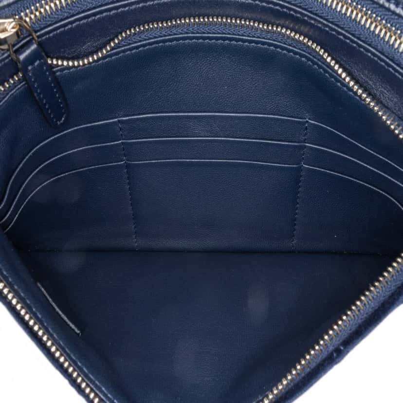 Chanel Quilted Velvet 31 Clutch Blue Velvet Good condition - Model View