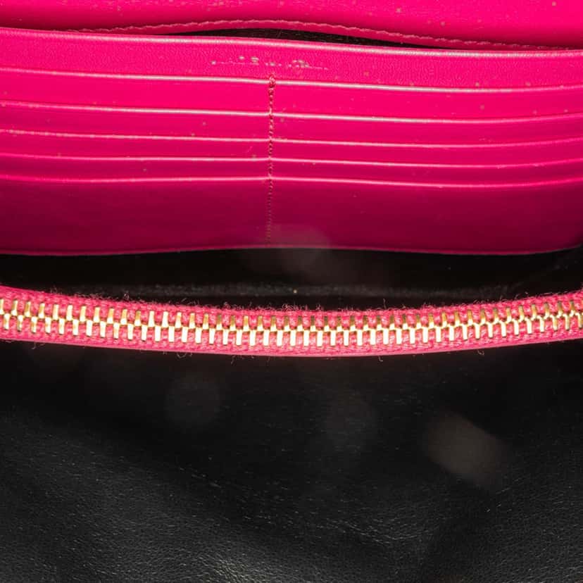Saint Laurent Medium Patent Vicky Crossbody Pink Leather Good condition - Model View
