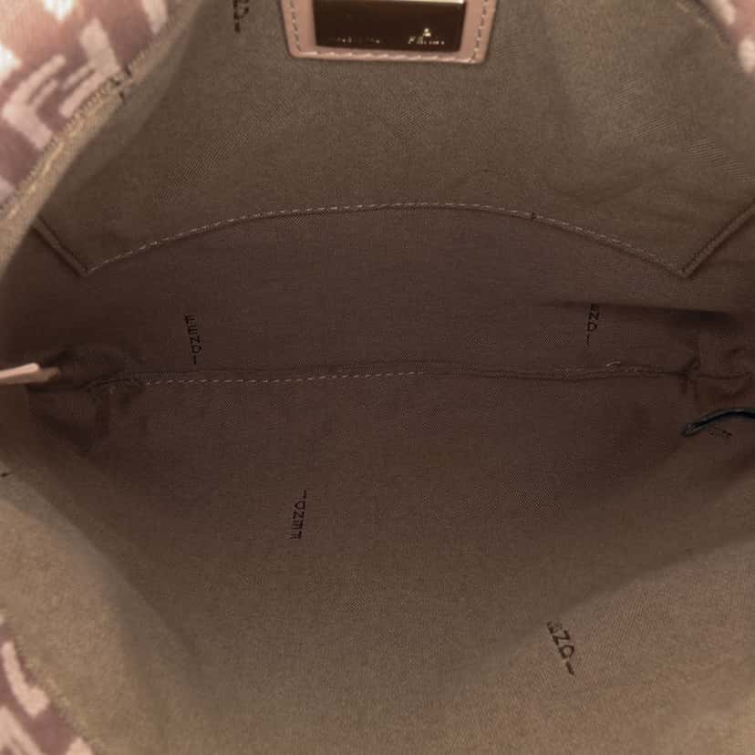 Fendi Zucchino Canvas Crossbody Pink Canvas Good condition - Model View