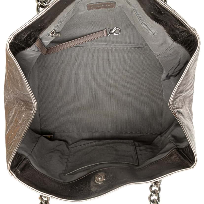 Chanel Medium Metallic Calfskin Modern Chain Tote Silver Leather Good condition - Model View