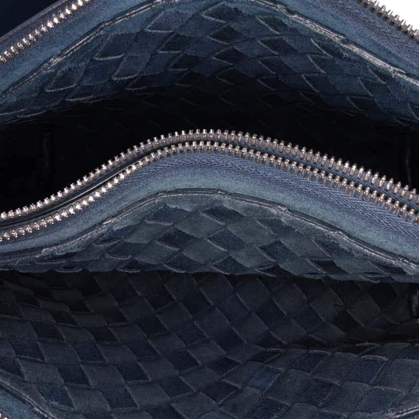 Bottega Veneta Leather Intrecciato Duo Crossbody Blue Leather Good condition - Model View