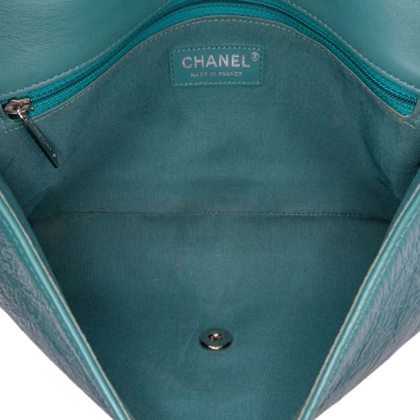 Chanel Medium Crumpled Calfskin Bi Vintage Full Flap Blue Leather Very good condition - Model View