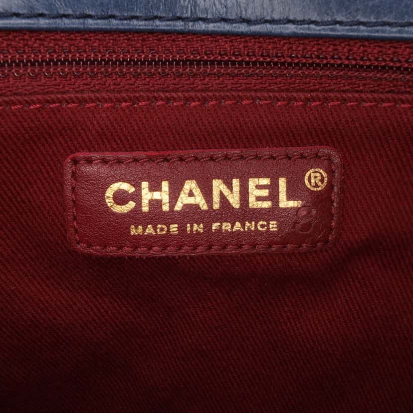Chanel Medium Quilted Glazed Calfskin Bubble CC Flap Blue Leather Good condition - Box View