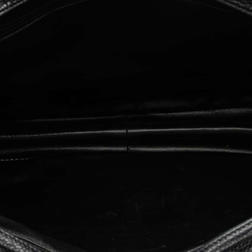 Chanel Triple CC Caviar Shoulder Bag Black Leather Good condition - Model View
