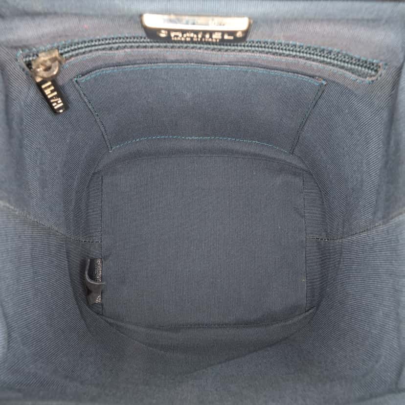 Chanel CC Metallic Calfskin Vanity Case Blue Leather Good condition - Model View