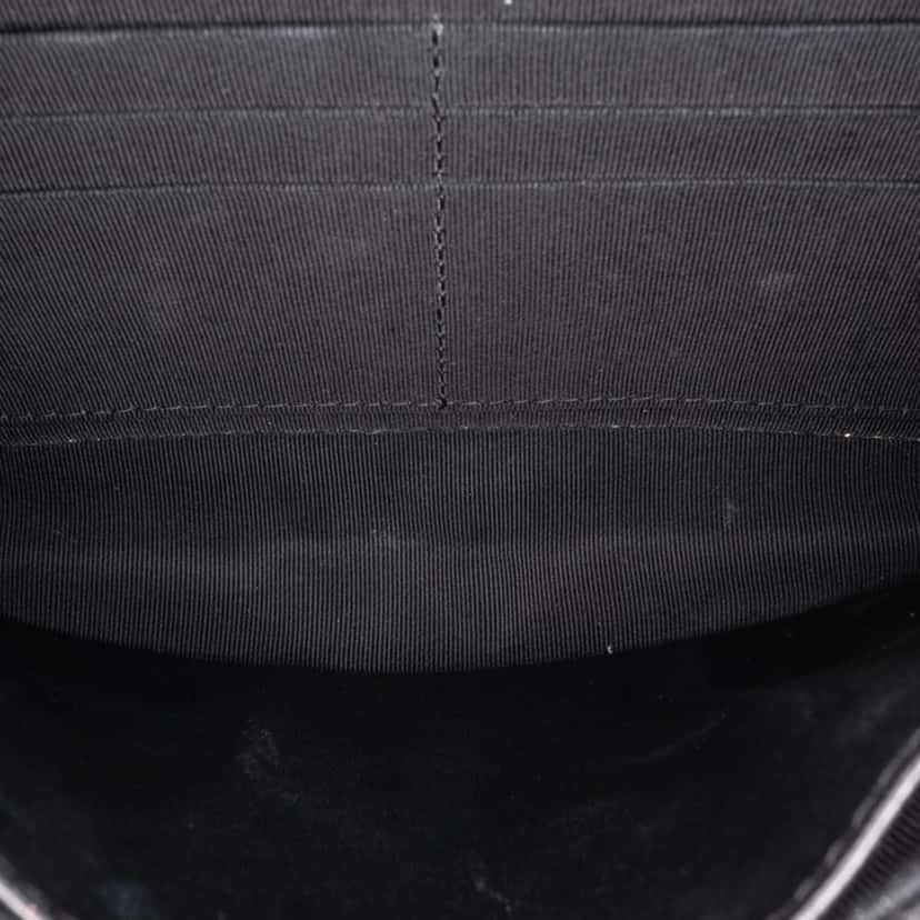 Chanel CC Quilted Glittered Calfskin Wallet On Chain Black Leather Good condition - Model View