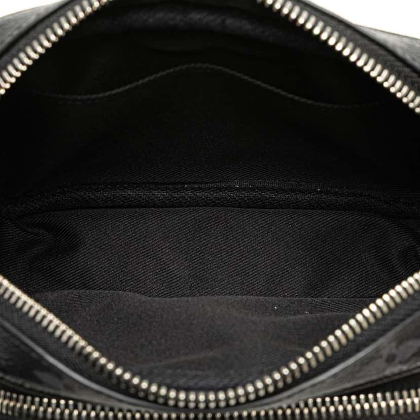 Louis Vuitton Monogram Eclipse Taigarama Outdoor Pouch Black Canvas Good condition - Model View