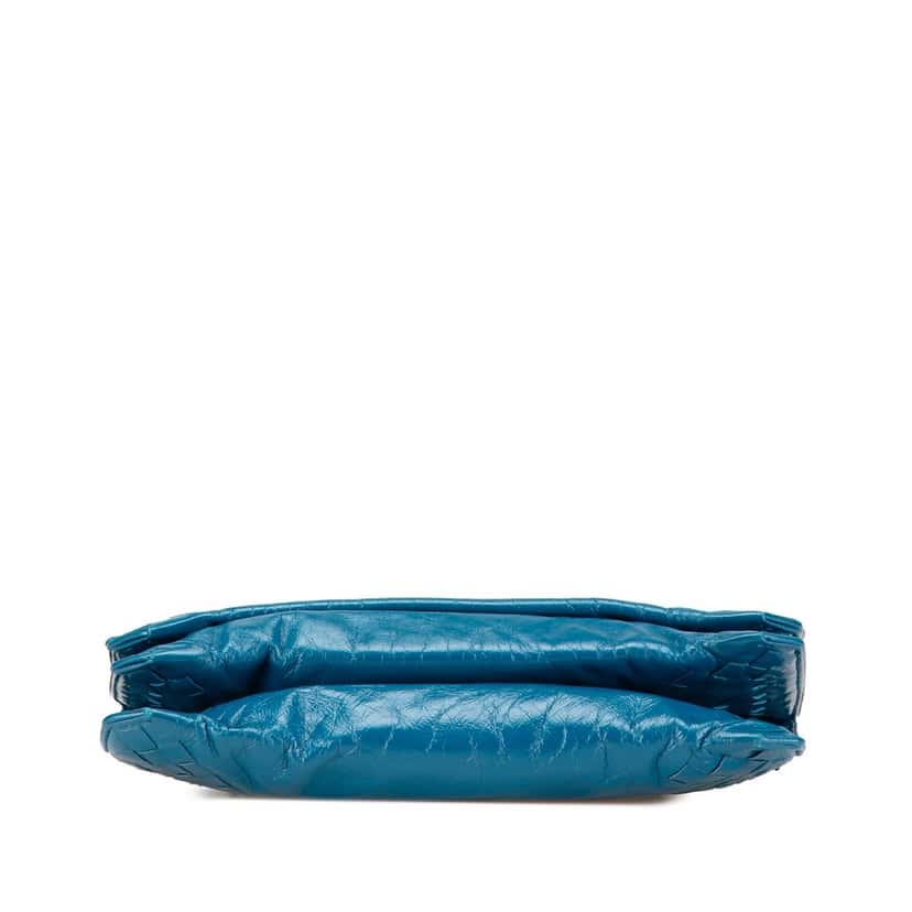 Bottega Veneta Soft Patent Intrecciato Three Flap Clutch with Strap Blue Leather Good condition - Inside View