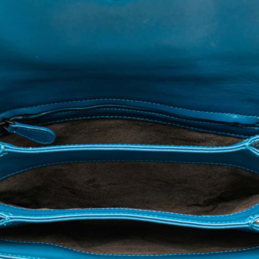 Bottega Veneta Soft Patent Intrecciato Three Flap Clutch with Strap Blue Leather Good condition - Model View