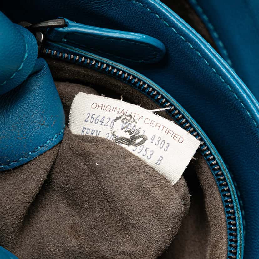 Bottega Veneta Soft Patent Intrecciato Three Flap Clutch with Strap Blue Leather Good condition - Box View