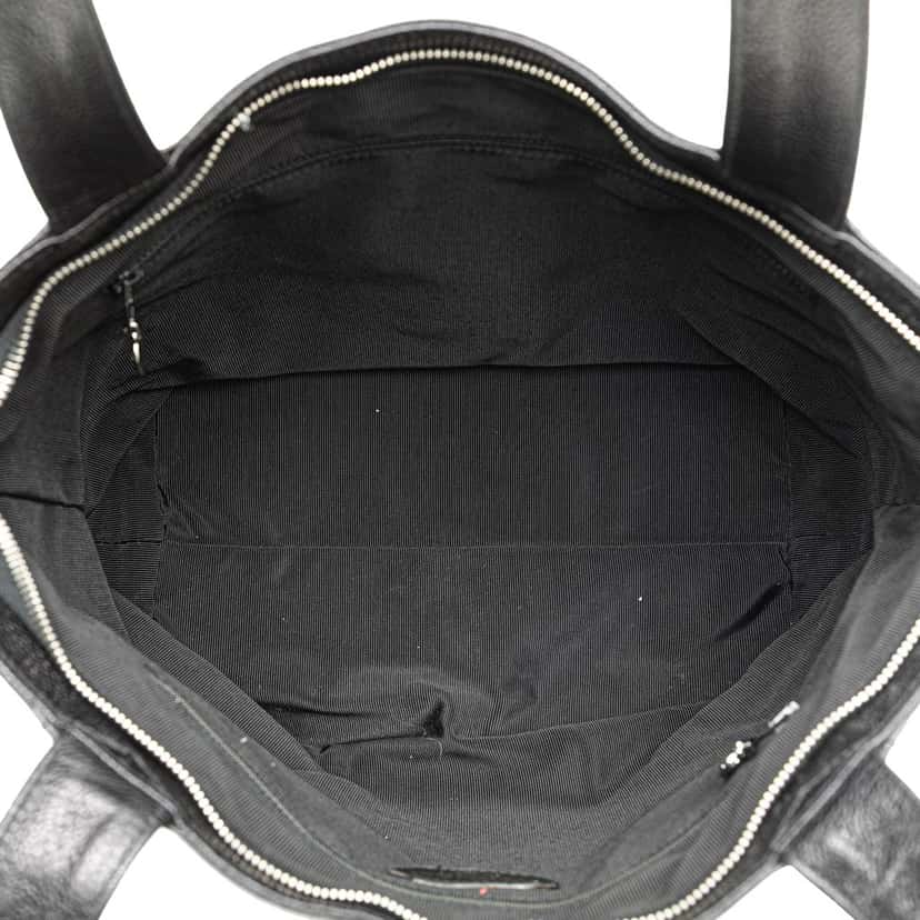 Chanel CC Caviar Tote Black Leather Good condition - Model View