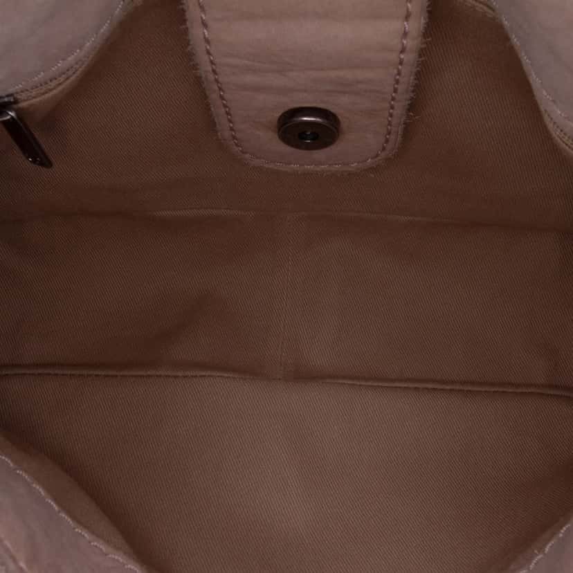 Chanel Calfskin Stitched Highlander Messenger Bag Brown Leather Good condition - Model View