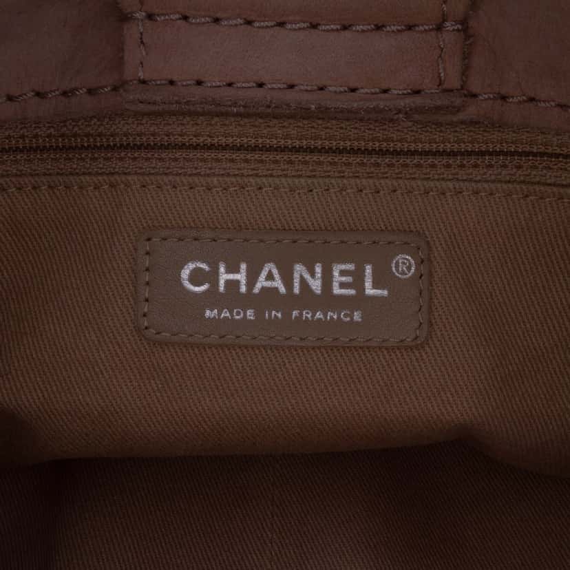 Chanel Calfskin Stitched Highlander Messenger Bag Brown Leather Good condition - Box View