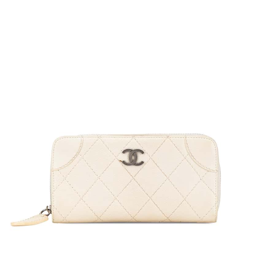 Chanel CC Quilted Caviar Zip Around Long Wallet White Leather Good condition - Front View