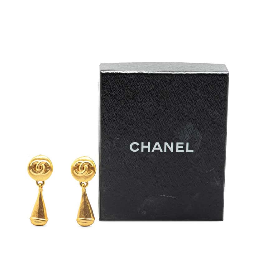 Chanel Gold Plated CC Teardrop Clip On Earrings Gold Metal Good condition - Model View