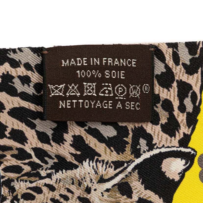 Hermès Jungle Love Silk Twilly Scarf Yellow Silk Good condition - Model View