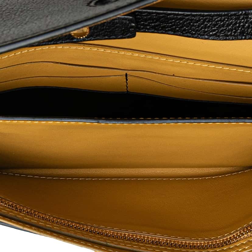 Burberry Leather Hayes D Ring Crossbody Black Leather Good condition - Model View