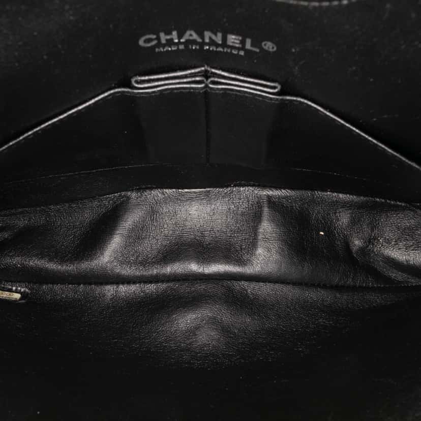 Chanel Medium Classic Wool Herringbone Double Flap White Wool Good condition - Model View
