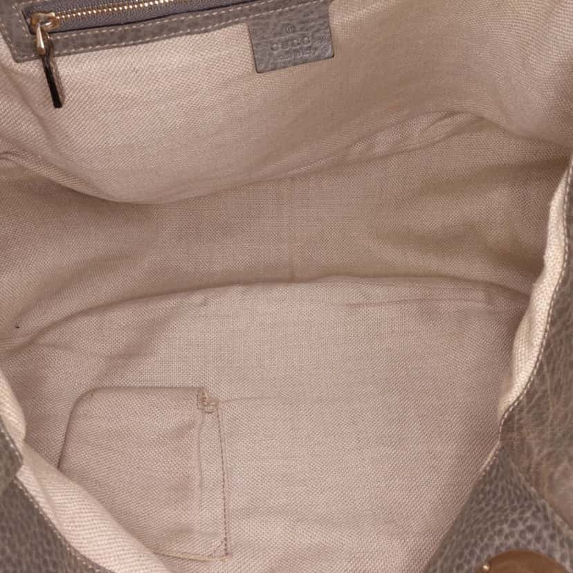 Gucci Medium Grained Calfskin Charlotte Hobo Grey Leather Good condition - Model View