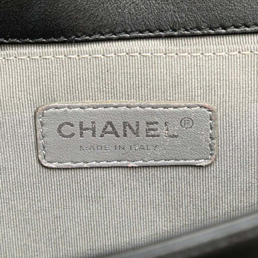 Chanel Old Medium Chevron Calfskin Boy Flap Black Leather Good condition - Box View