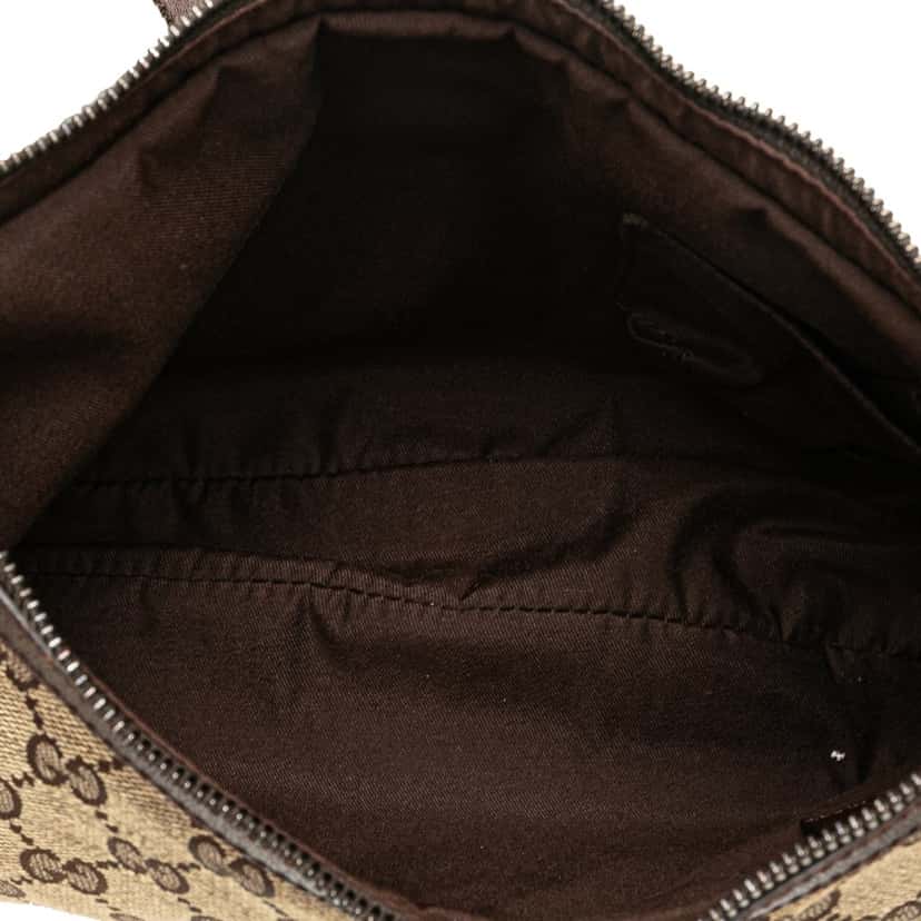 Gucci GG Canvas Crossbody Brown Canvas Good condition - Model View