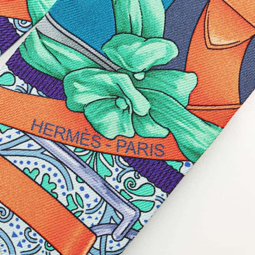 Hermès Grand Manege Fleuri Silk Twilly Scarf Green Silk Very good condition - Inside View