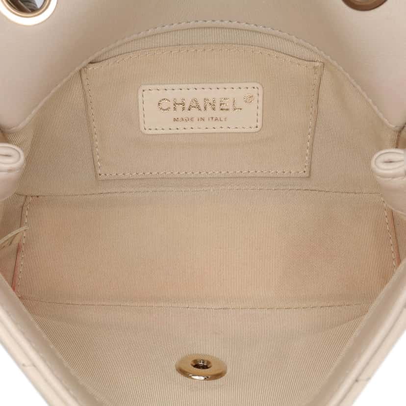 Chanel Medium Lambskin Twist Chain Enamel CC Flap Brown Leather Good condition - Model View
