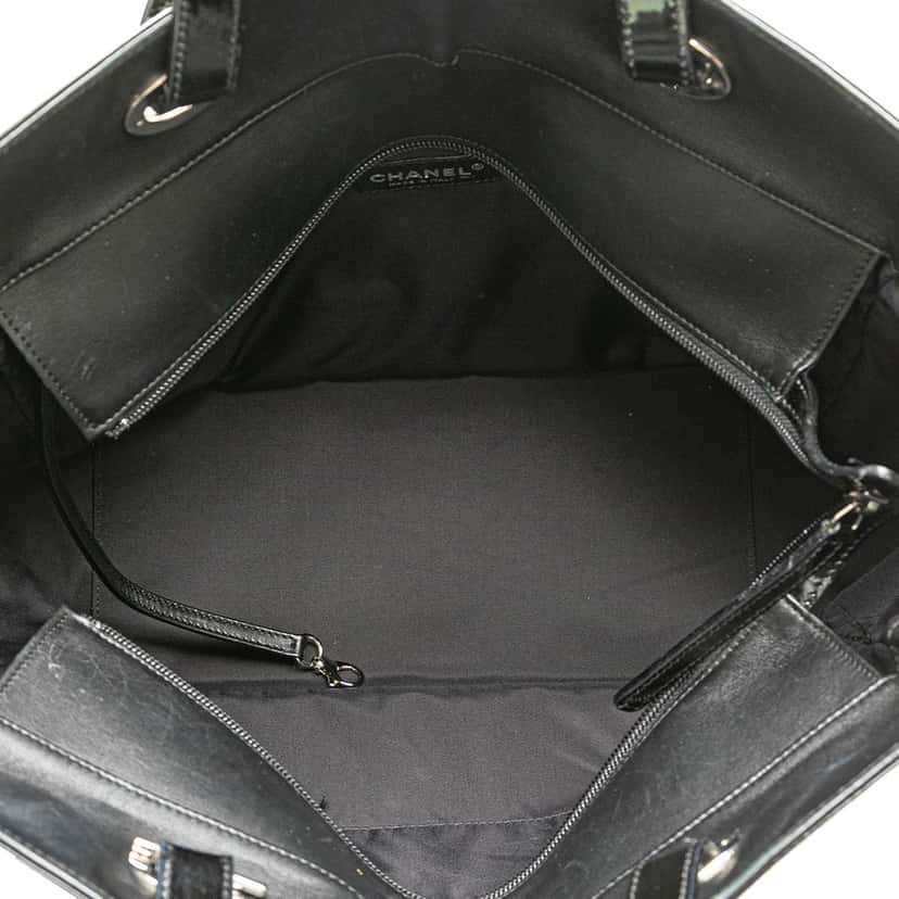 Chanel Medium Quilted Pony Hair and Patent Paris Biarritz Tote Black Good condition - Model View