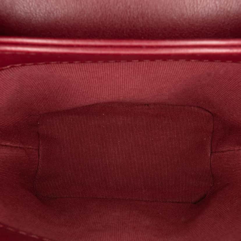 Chanel Quilted Calfskin Pearl Jewel Chain Flap Red Leather Good condition - Model View