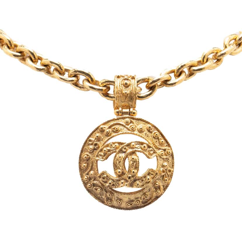 Chanel Gold Plated CC Round Pendant Necklace Gold Metal Good condition - Front View