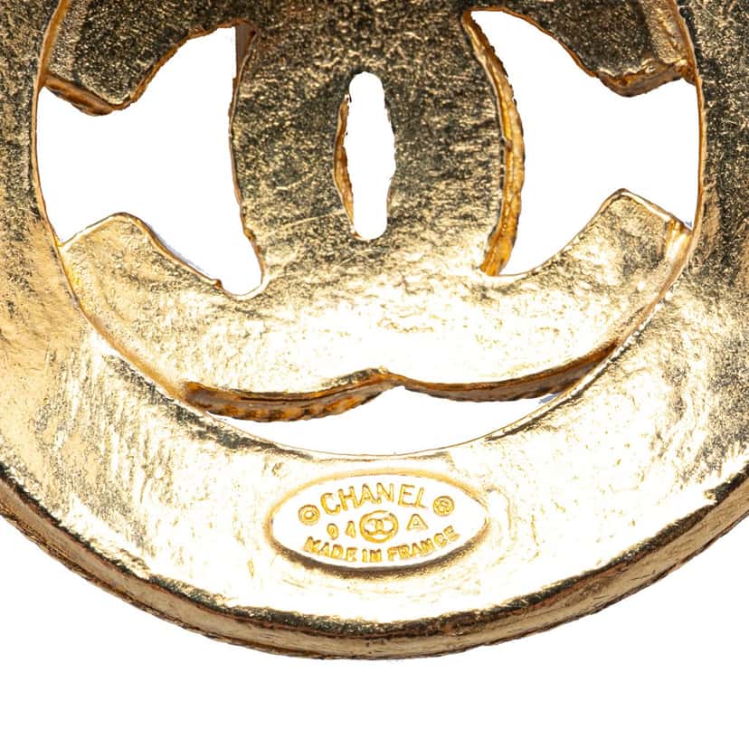 Chanel Gold Plated CC Round Pendant Necklace Gold Metal Good condition - Inside View