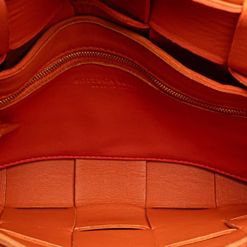 Bottega Veneta Nappa Intrecciato Cassette Crossbody Orange Leather Good condition - Model View