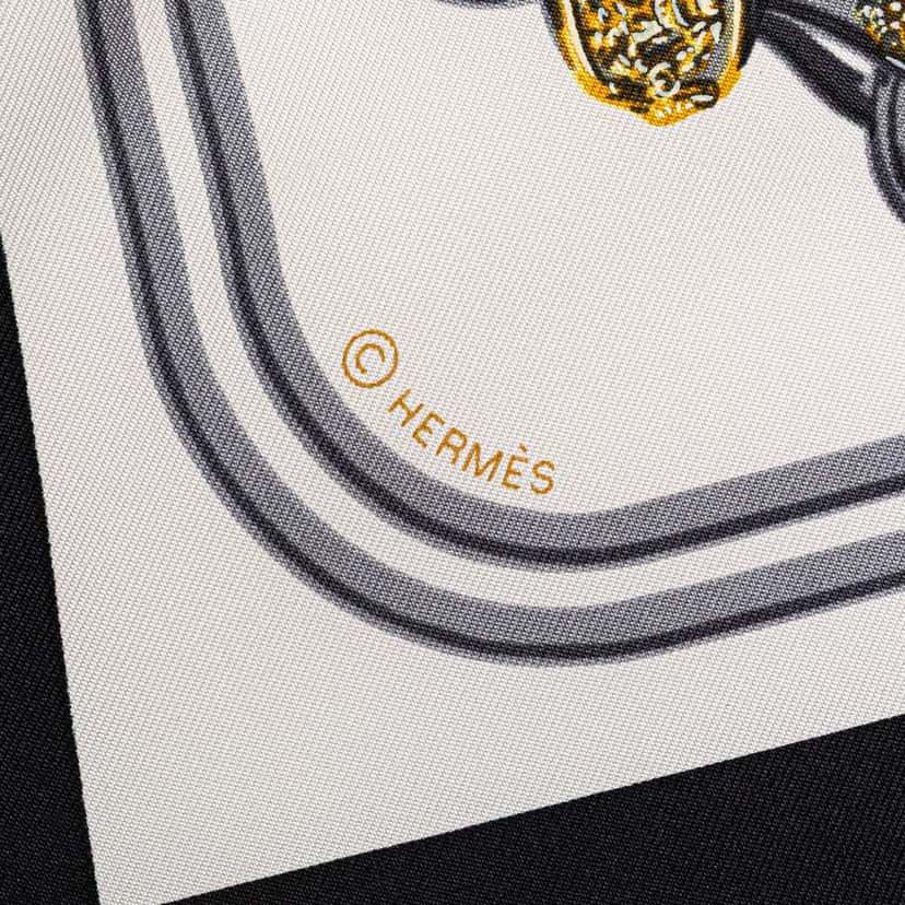 Hermès Mini Brides De Gala Giant Triangle Silk Scarf Gold Silk Good condition - Back View