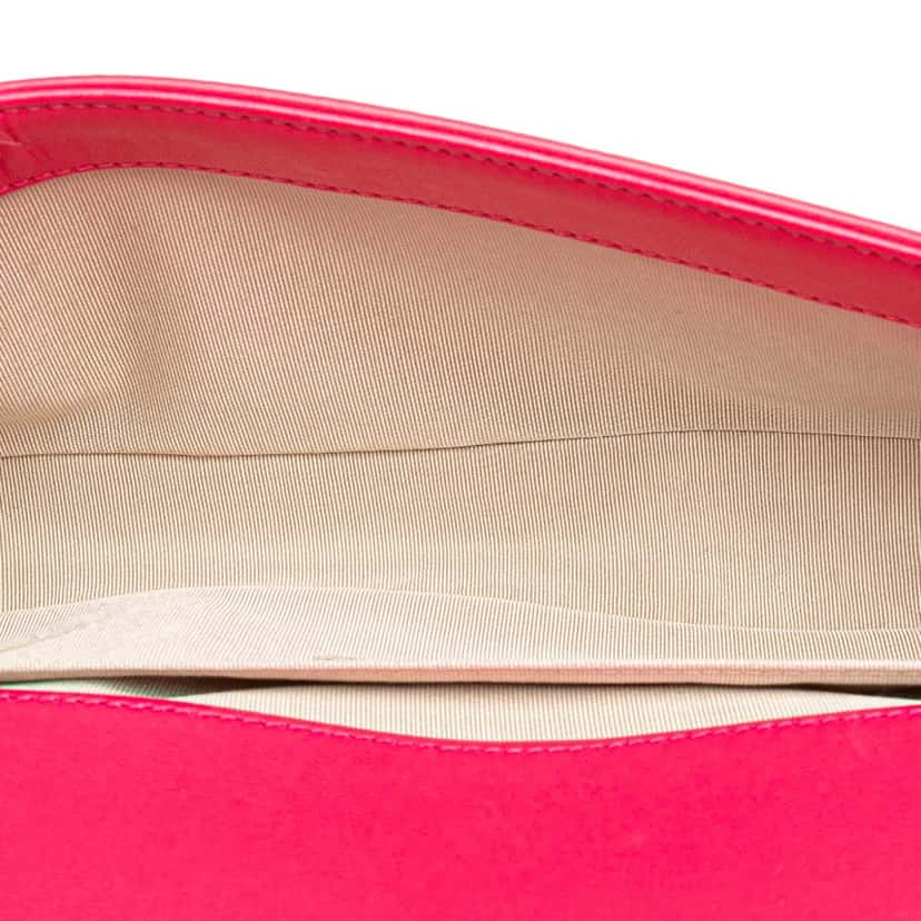 Chanel Quilted Lambskin Boy Flap Clutch Pink Leather Good condition - Model View